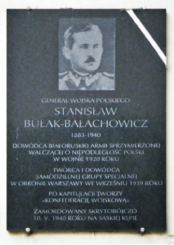 Tablica na&nbsp;ścianie Prawosławnego Seminarium Duchownego w&nbsp;Warszawie