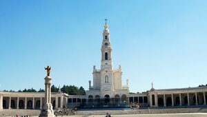 Miniatura: Kardynał w Fatimie: Świat potrzebuje...