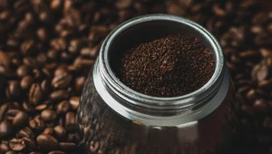 Miniatura: Oszuści sprzedają podrabianą kawę....