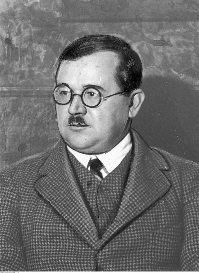 J&oacute;zef Leon Szkolnikowski -&nbsp; major saper&oacute;w Wojska Polskiego, trener piłkarski, działacz sportowy, pierwszy selekcjoner piłkarskiej reprezentacji Polski