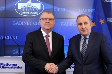 Spore poruszenie wywołała we Wrocławiu kandydatura Kazimierza Michała Ujazdowskiego. Liberalni i lewicowi krytycy zarzucali politykowi zbyt konserwatywne poglądy. Ujazdowski ostatecznie się wycofał z wyborów, a kandydatem KO został Jacek Sutryk. 