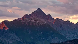 Miniatura: Na granicy Niemiec z Austrią pęka alpejski...