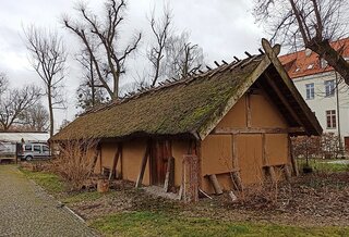 Rekonstrukcja domu halowego z Truso (Muzeum w Elblągu)