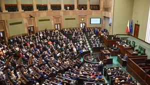 Miniatura: PiS nieznacznie traci. Kto zyskuje...