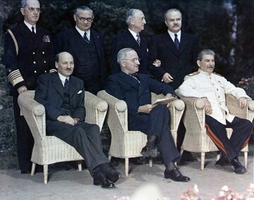 Clement Attlee, Harry Truman i&nbsp;J&oacute;zef Stalin podczas konferencji w&nbsp;Poczdamie