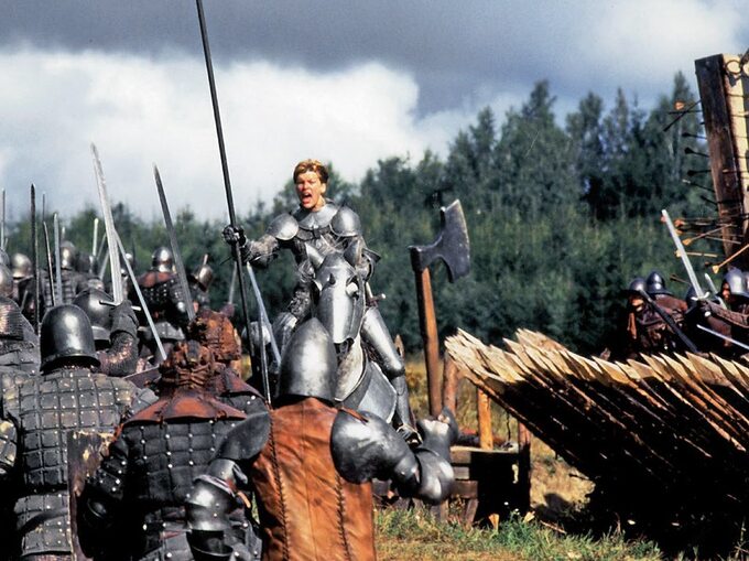 Kadr z filmu „Joanna d’Arc”. W tytułowej roli Milla Jovovich