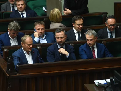 Miniatura: Polacy źle oceniają rząd, ale Tusk ma...