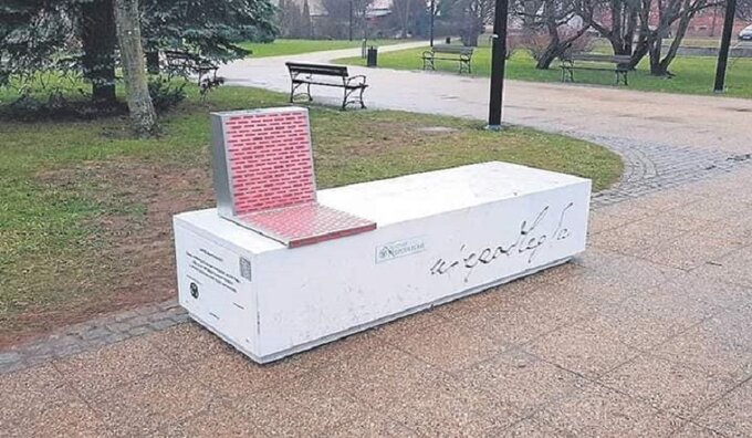 Ławka niepodległości