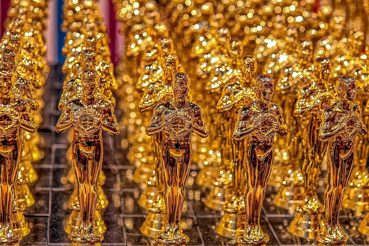 Który film dostał jako pierwszy 11 statuetek Oscara?