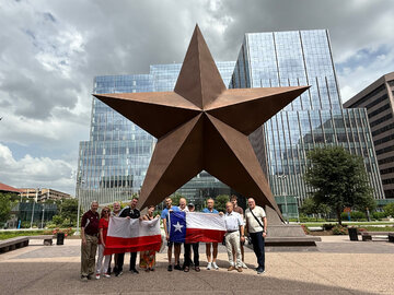 Przed The&nbsp;Bob Bullock Texas State History Museum