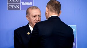 Miniatura: Szczyt NATO. Nawrocki dostał od Erdogana...