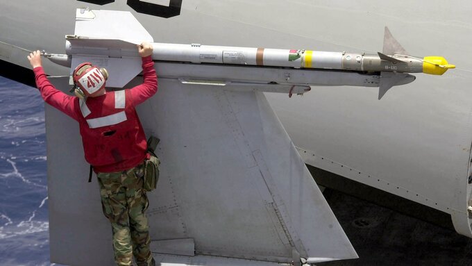 Pocisk powietrze-powietrze AIM-9 Sidewinder zamontowany na samolocie F/A-18F Super Hornet