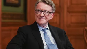 Miniatura: Były ambasador w aktach Epsteina. Przelewy...