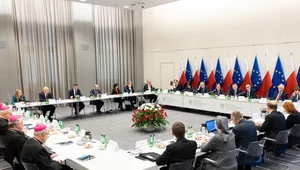 Miniatura: Posiedzenie wspólnej komisji rządu i...