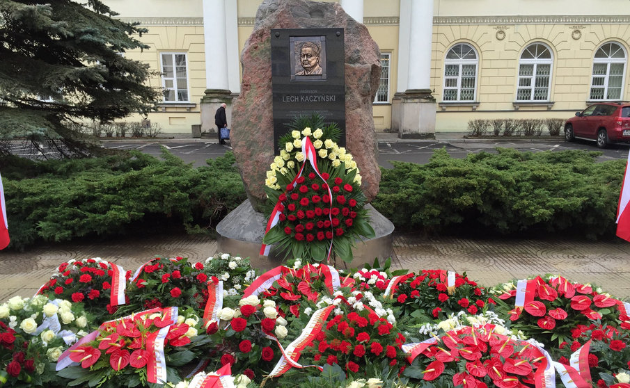 Tablica poświęcona Lechowi Kaczyńskiemu