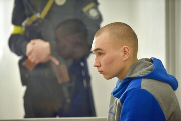 21-letni Wadim Sziszimarin jest pierwszym rosyjskim żołnierzem sądzonym za zbrodnie wojenne na Ukrainie.