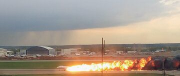 5 maja należący do Aerofłotu superjet 100 podczas awaryjnego lądowania stanął w płomieniach. Zginęło 41 osób
