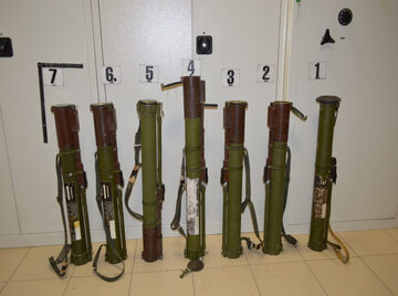 7 sztuk tzw. wyrzutni granatników RPG-18  i  RPG-22 ujawnili funkcjonariusze lubelskiej Służby Celno-Skarbowej na przejściu granicznym w Hrebennem.