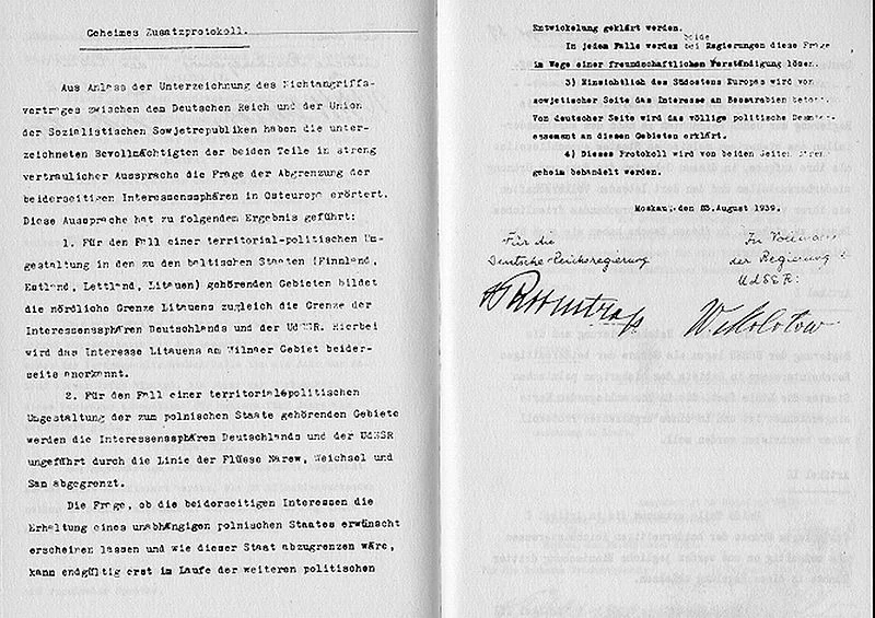 Dokument tajnego protokołu do paktu z 23 sierpnia 1939 r. z podpisami J. Ribbentropa i W. Mołotowa. Tekst niemiecki.