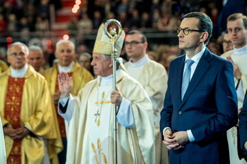 Abp Andrzej Dzięga i premier Mateusz Morawiecki w Toruniu