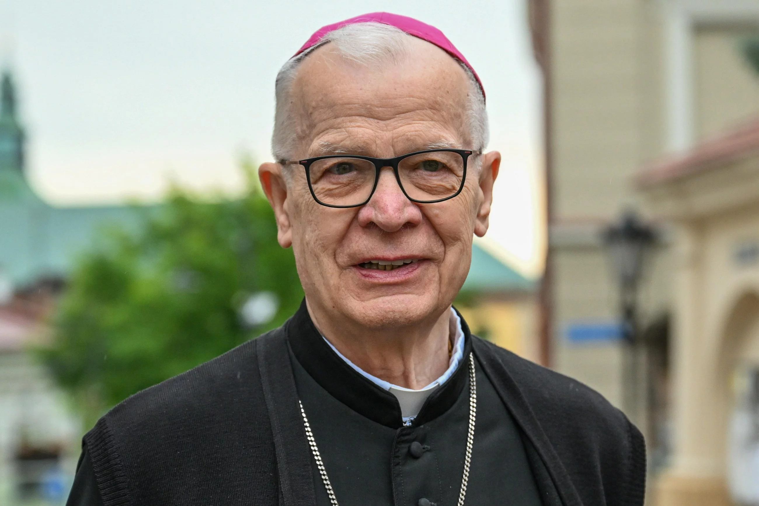 Były przewodniczący Episkopatu trafił do szpitala. Potrzebna była pilna operacja