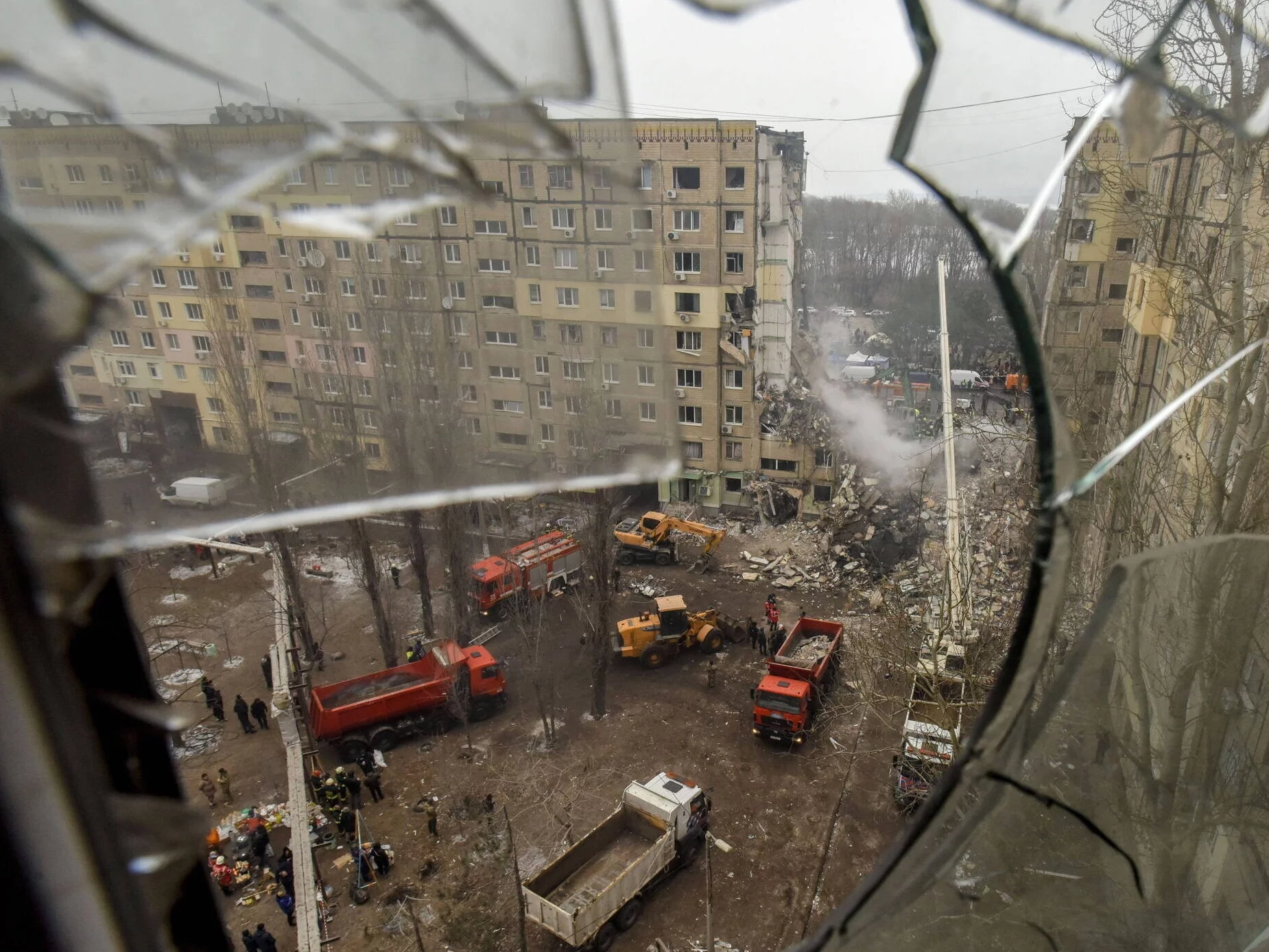 Rosjanie wystrzelili rakietę na blok mieszkalny w Dnieprze (południowo-wschodnia Ukraina)