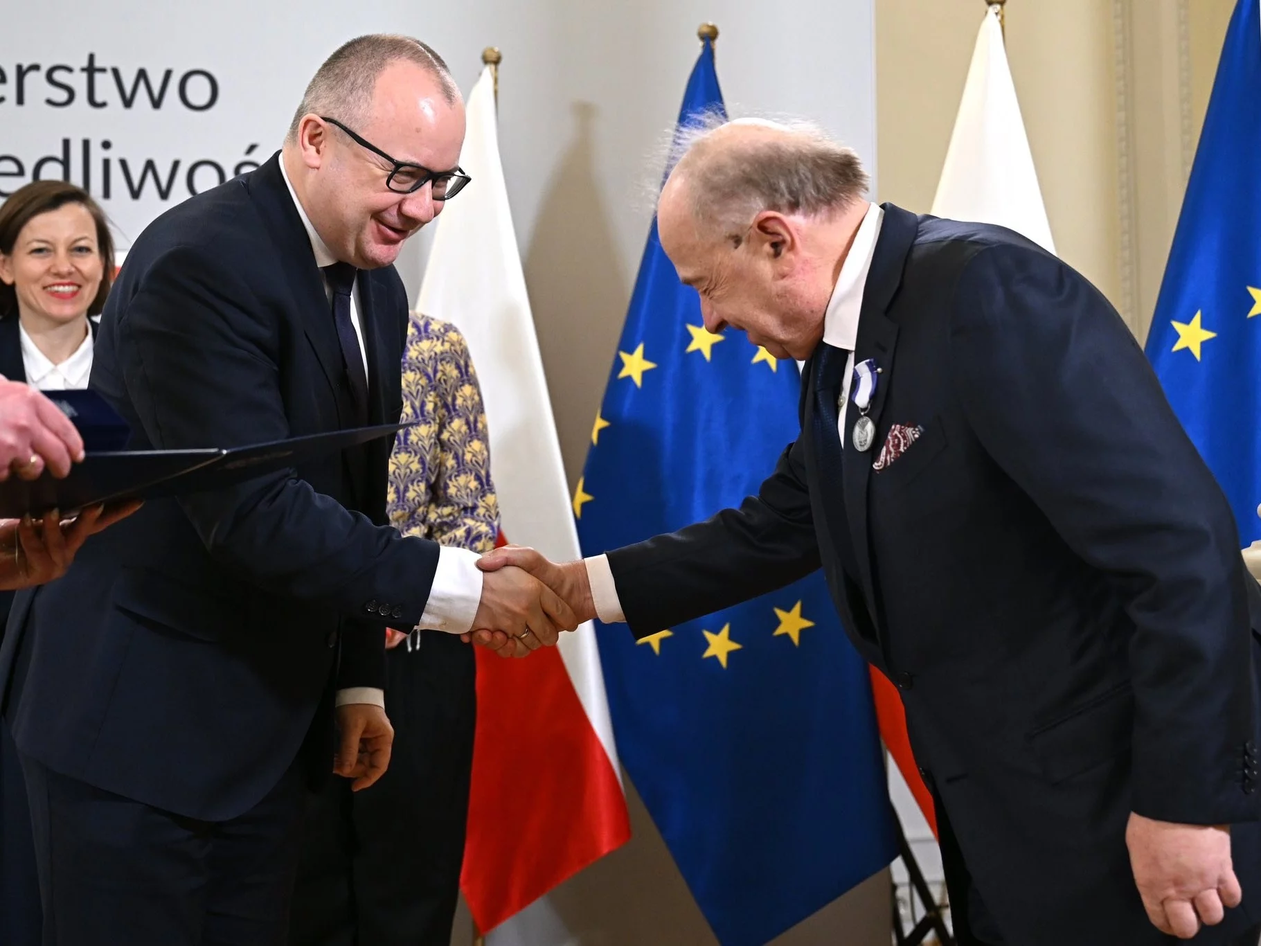 Adam Bodnar i Wojciech Sadurski podczas uroczystości w Ministerstwie Sprawiedliwości