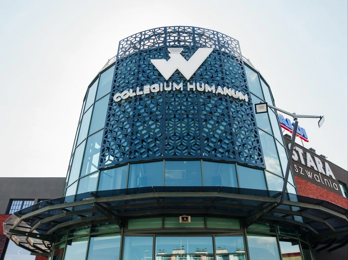 Скандал в Collegium Humanum и новые обвинения против людей. Включая двух ректоров