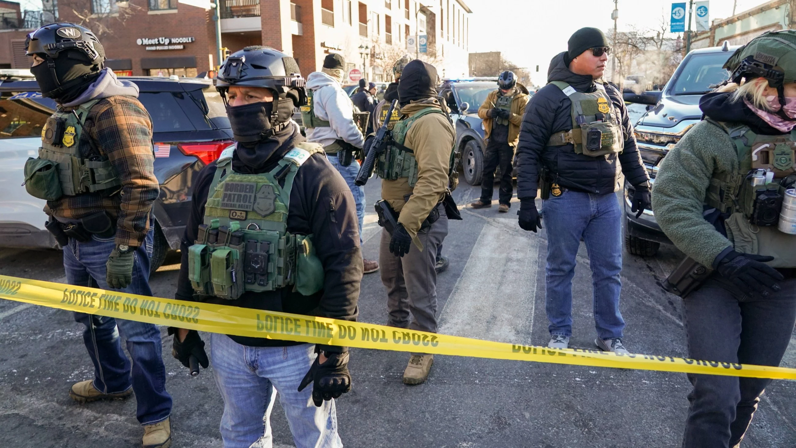 Uzbrojony mężczyzna zastrzelony przez agentów ICE w Minneapolis