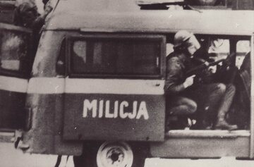 Akcja MO w czasie stanu wojennego. Autor nieznany