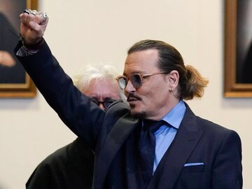 Aktor Johnny Depp na sali sądowej