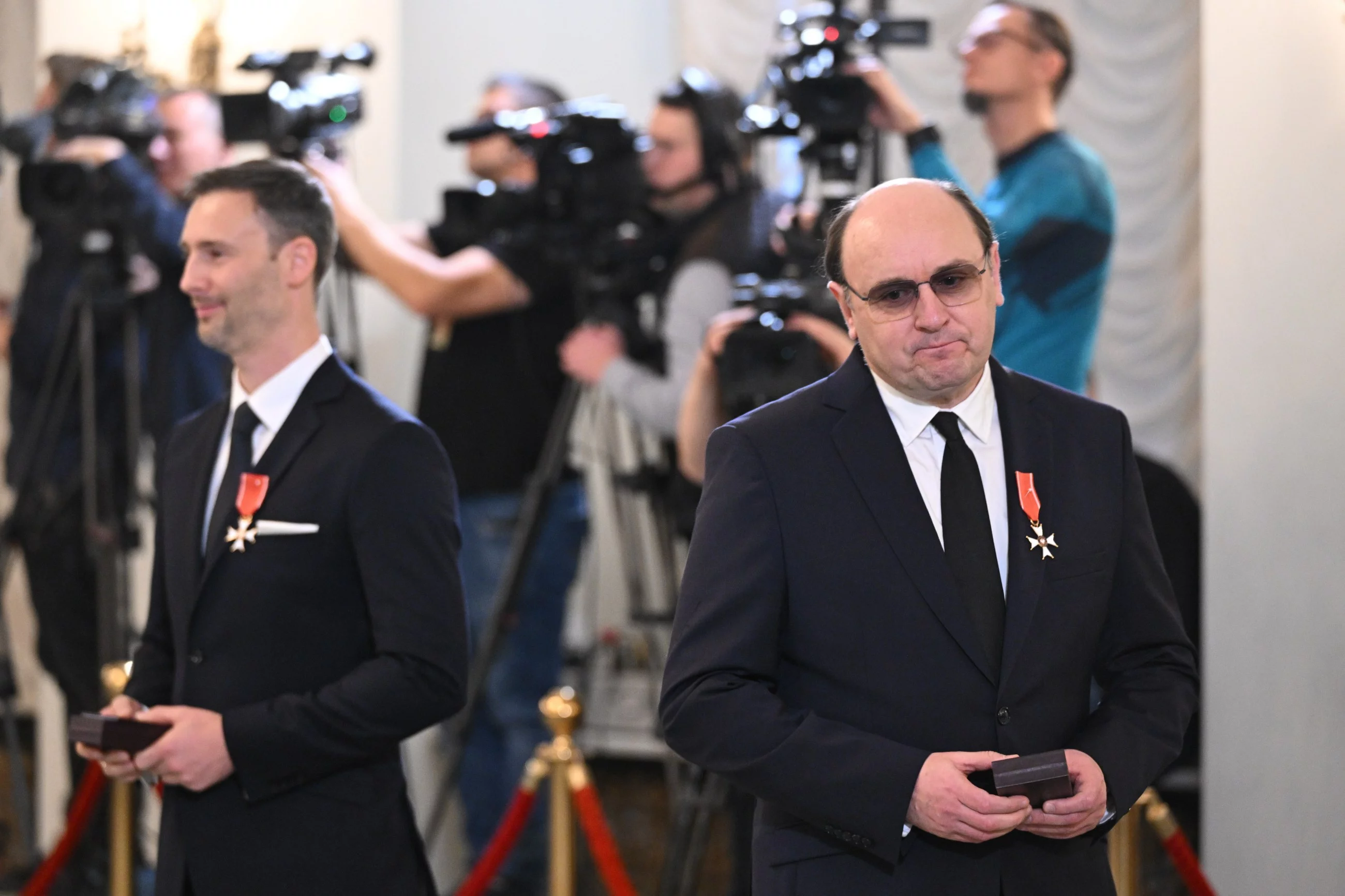 Odznaczeni Krzyżem Kawalerskim Orderu Odrodzenia Polski aktor Adam Woronowicz i astronauta Sławosz Uznański-Wiśniewski