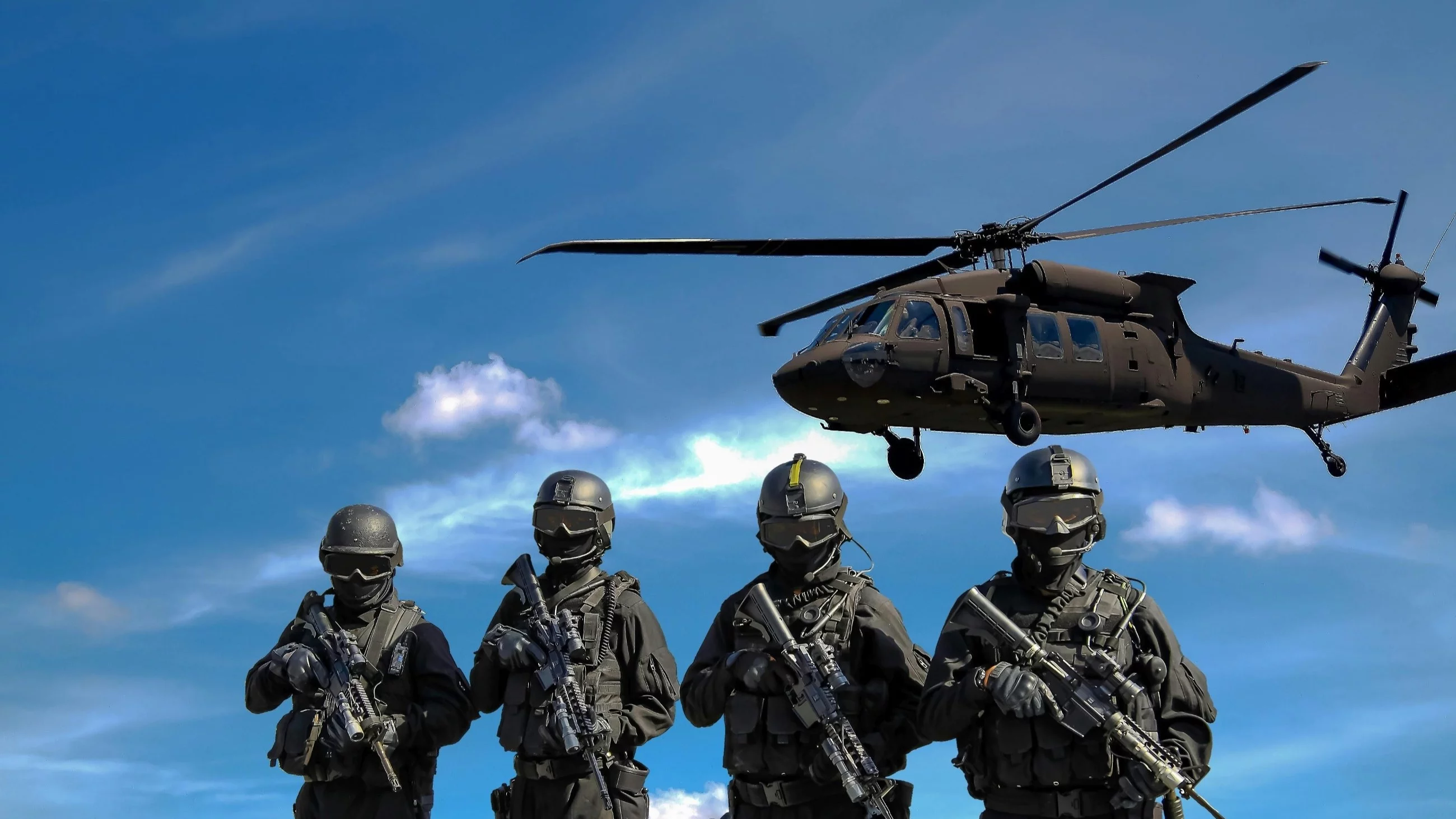 "Możliwe odgłosy strzałów i loty helikopterów". Wydano alert RCB