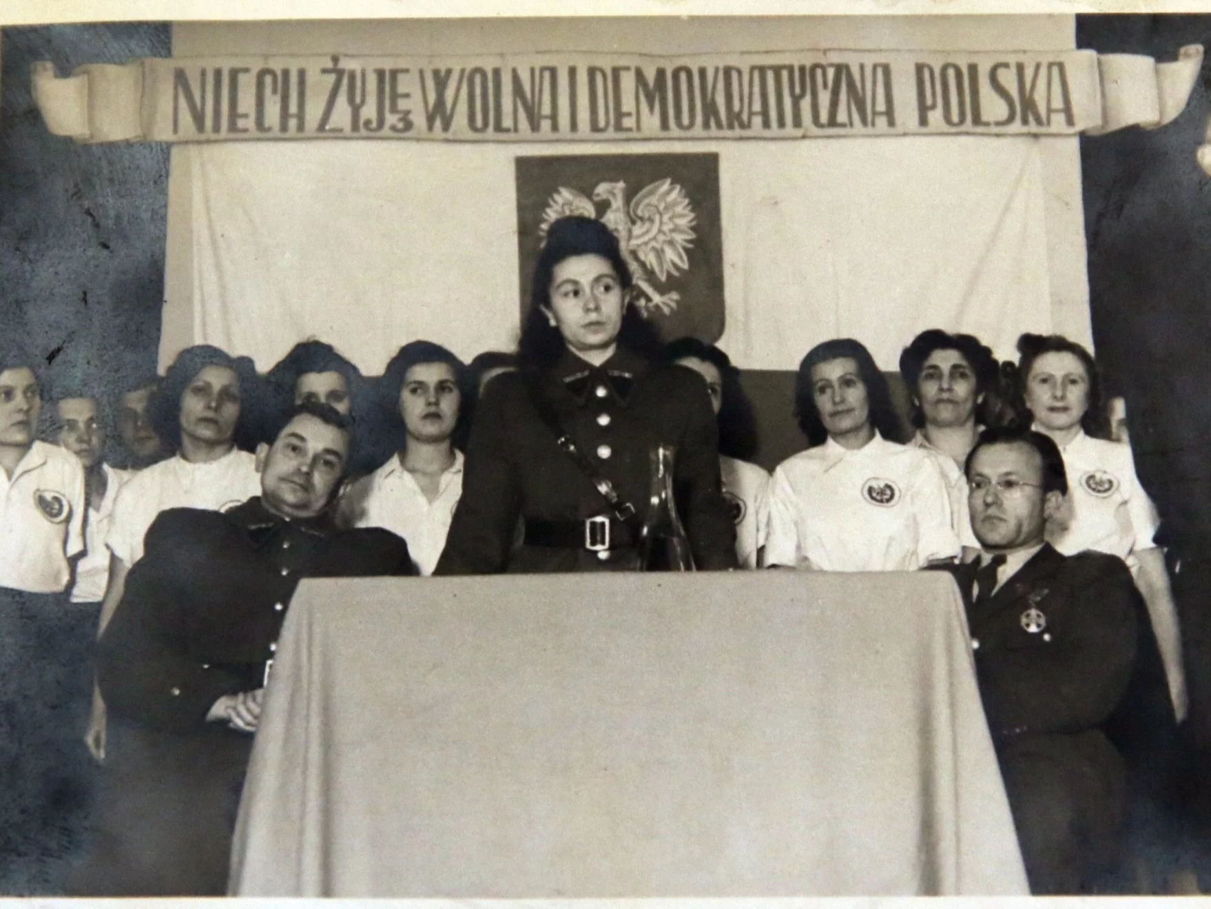 Jedno ze zdjęć Heleny Wolińskiej - "potwora w mundurze"