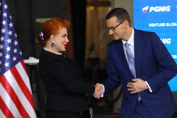 Ambasador USA w Polsce Georgette Mosbacher oraz premier Mateusz Morawiecki.