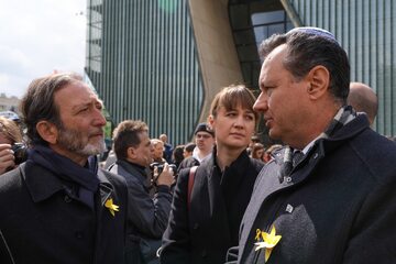 Ambasadorzy Niemiec Viktor Elbling (L) oraz Izraela Yacov Livne (P)