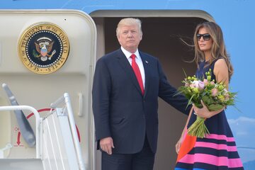 Amerykański prezydent Donald Trump (L) z małżonką Melanią Trump