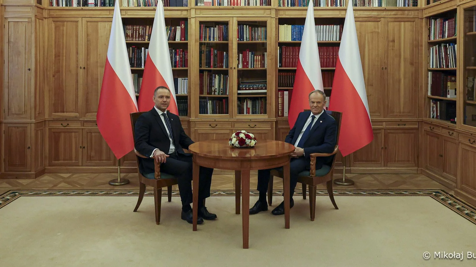 "Został w skarpetkach". Współpracownik Nawrockiego uderza w Tuska