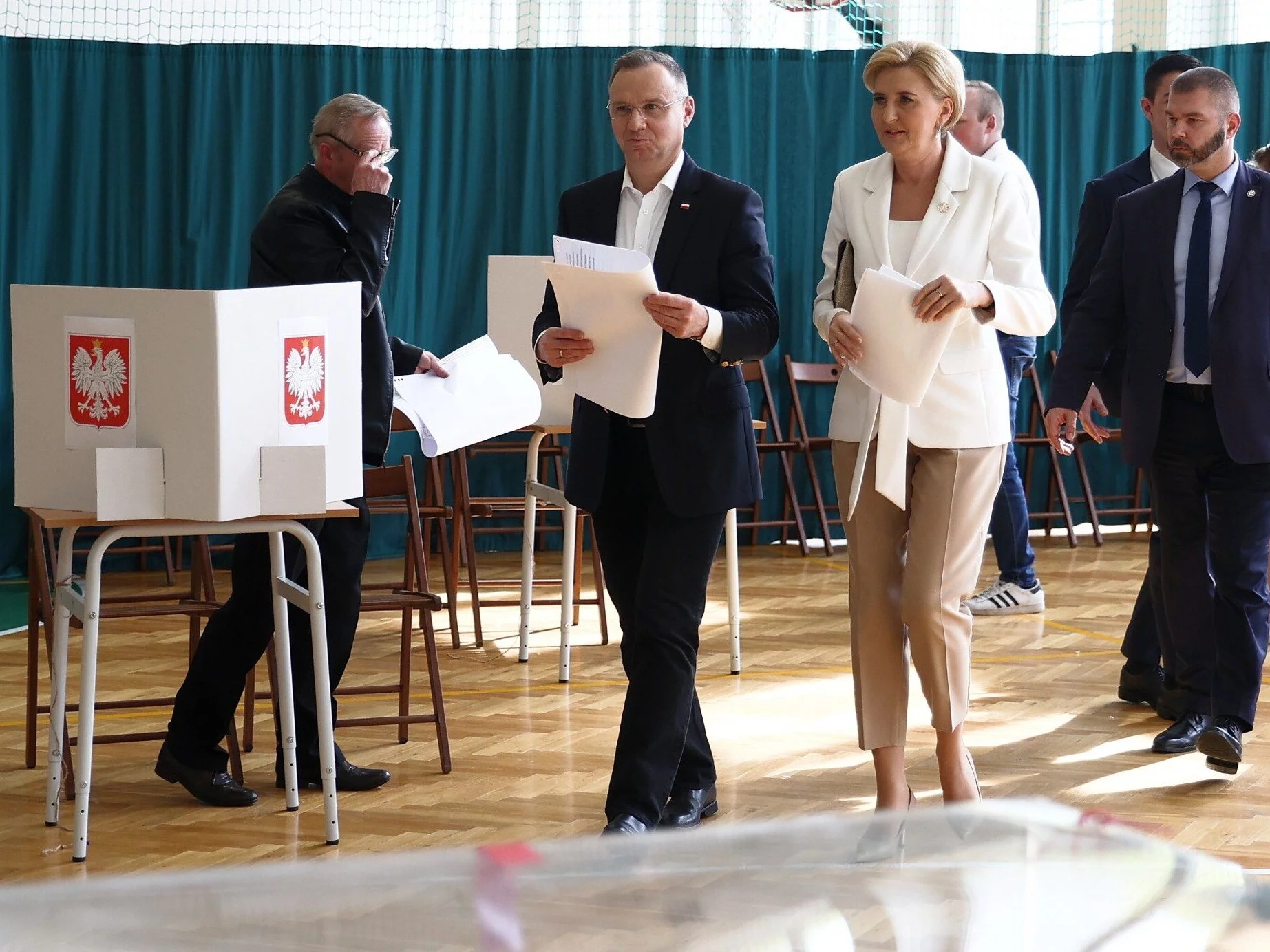 Andrzej Duda i Agata Kornhauser-Duda podczas wyborów samorządowych w 2024 roku