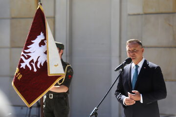 Andrzej Duda podczas spotkania w ogrodach Pałacu Prezydenckiego