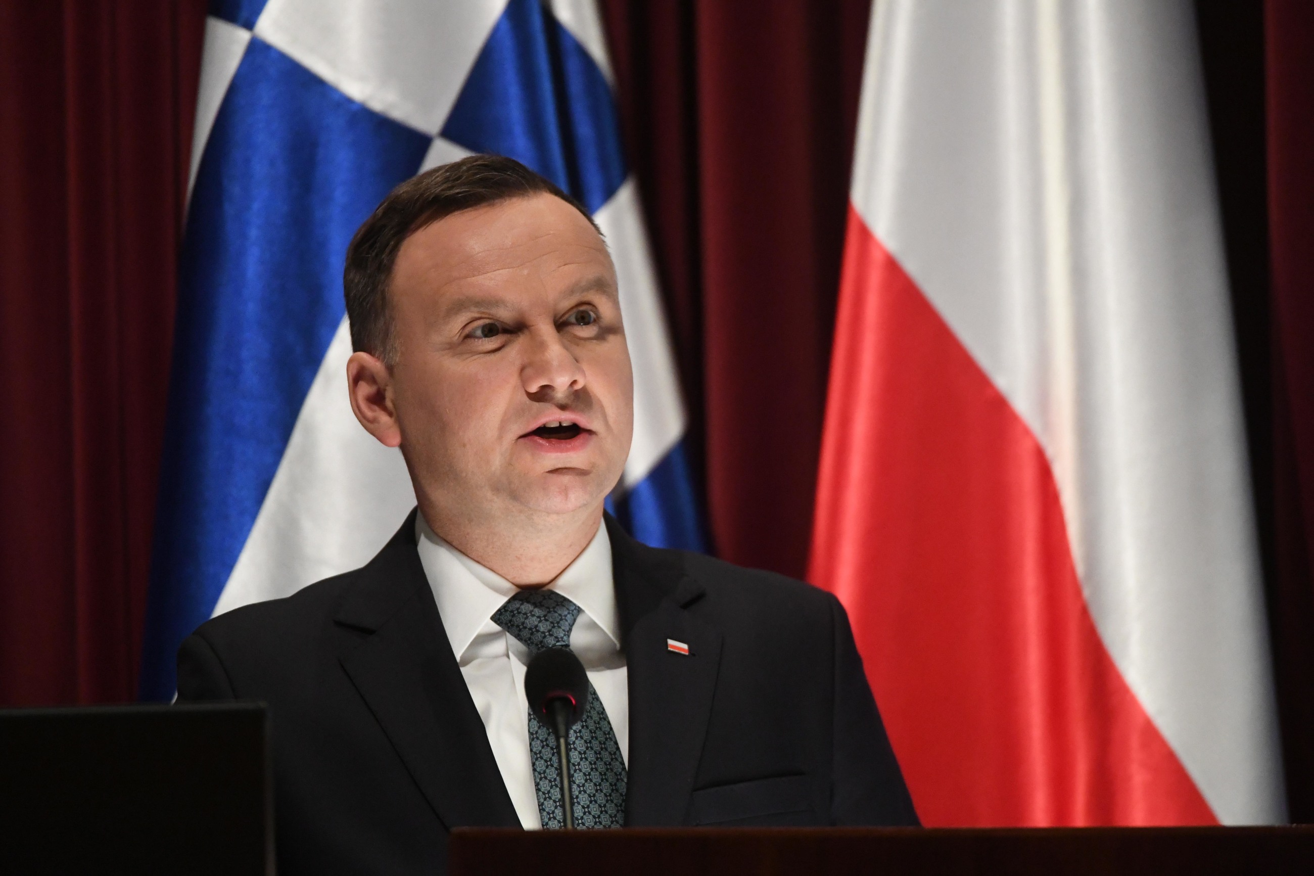 Prezydent Andrzej Duda przemawia po projekcji filmu "Niezwyciężeni" w Atenach. Polska para prezydencja jest w Grecji z trzydniową, oficjalna wizytą.