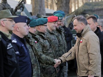 Andrzej Duda z żołnierzami