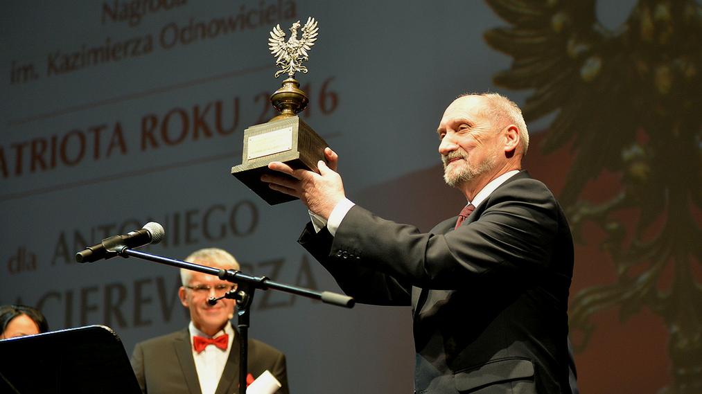 Antoni Macierewicz, szef MON