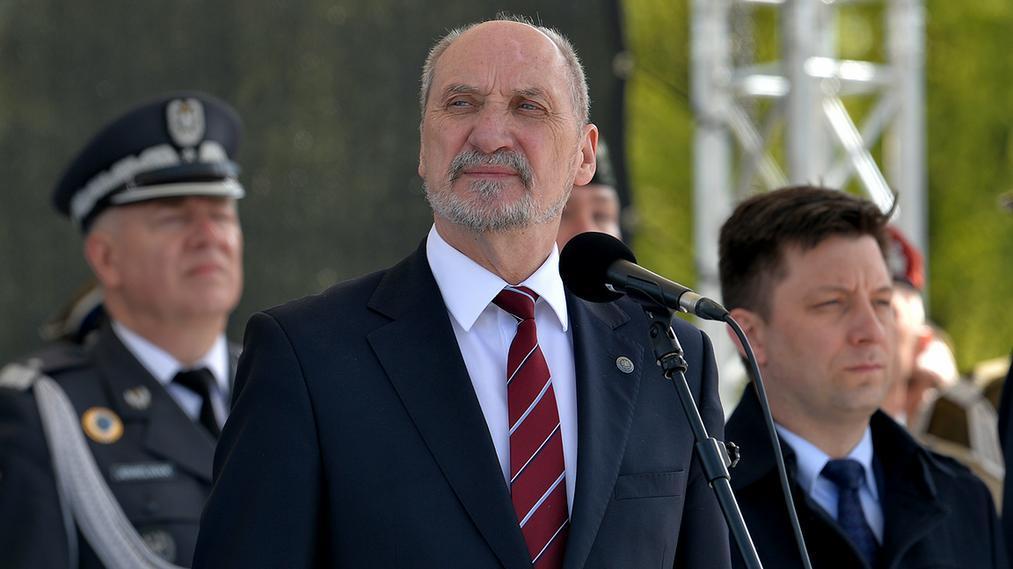 Antoni Macierewicz, szef MON