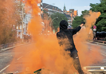 Antyglobaliści 7 lipca przed szczytem G20 zdemolowali Hamburg