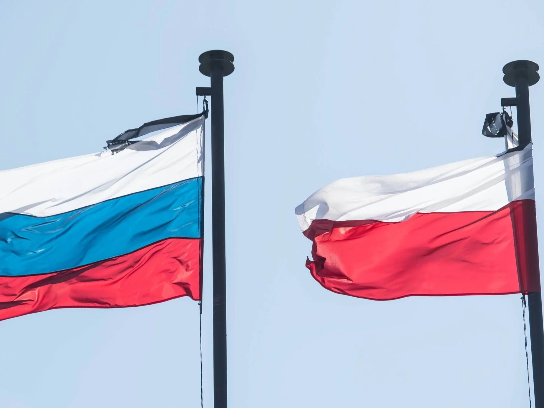 Flagi Rosji i Polski, zdjęcie ilustracyjne