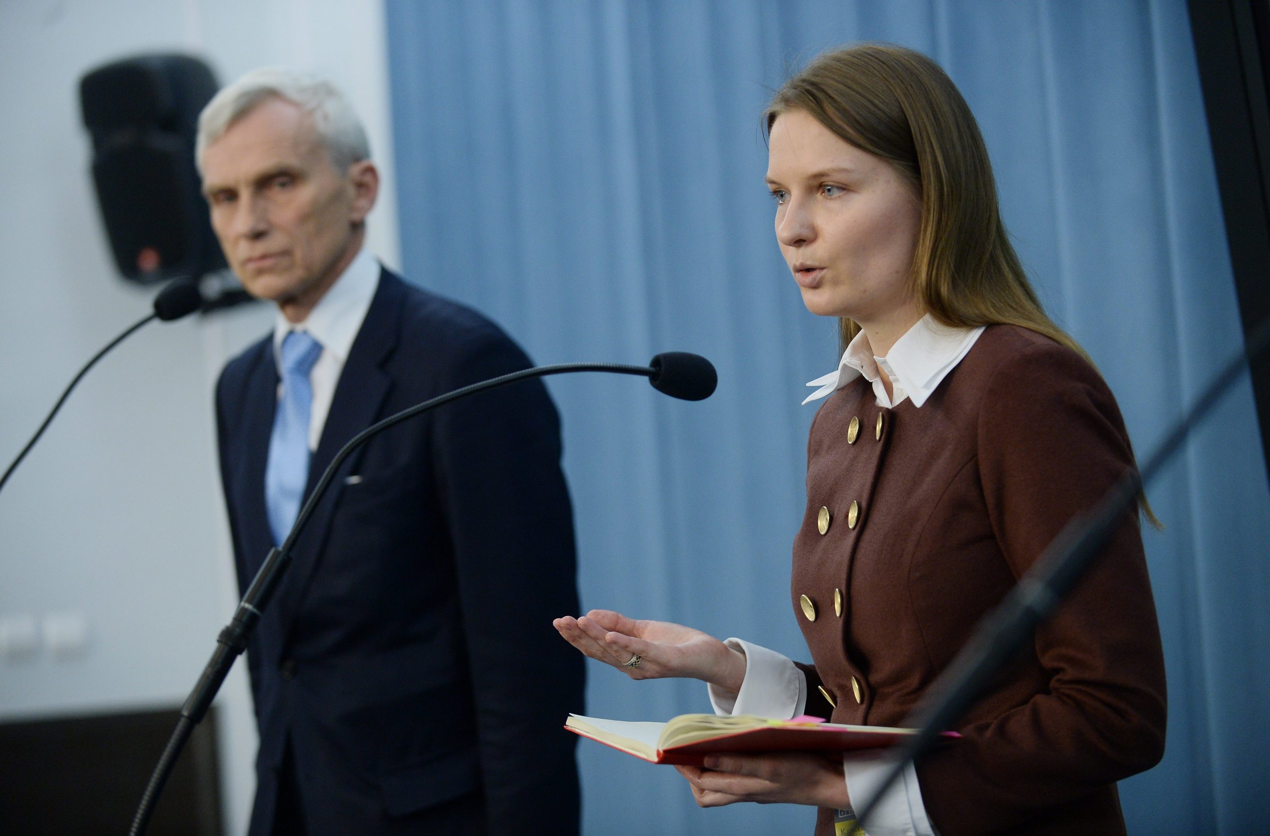 Poseł PO Marcin Święcicki i prezes Fundacji Otwarty Dialog Ludmiła Kozlowska podczas konferencji prasowej w Sejmie,