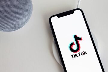 Aplikacja TikTok na smartfonie