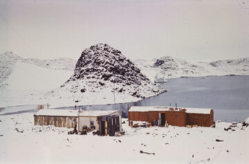 Archiwalne zdjęcie ze stacji im. Dobrowolskiego na Antarktydzie
