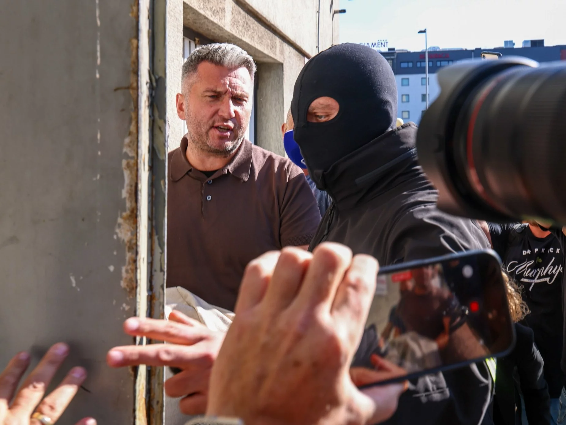 Prezes PKOI Radosław Piesiewicz w drodze do prokuratury